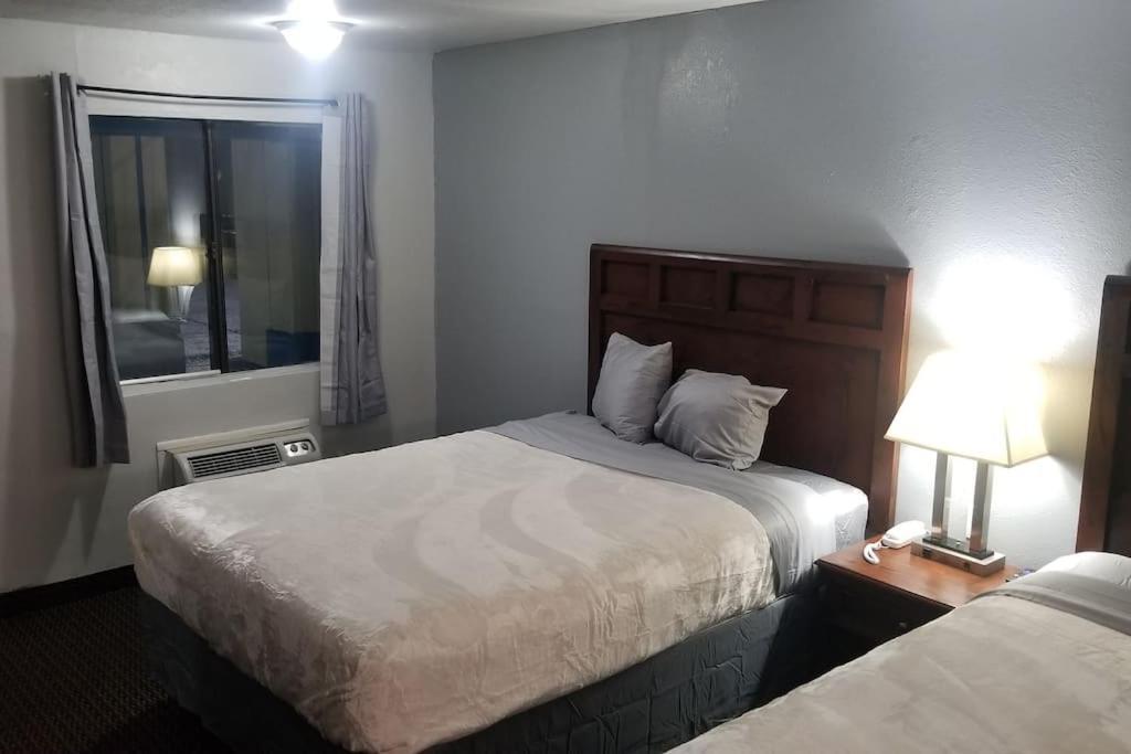 Hotel 2 Queen Beds Hotel Room 220 Booking Stillwater Exterior foto