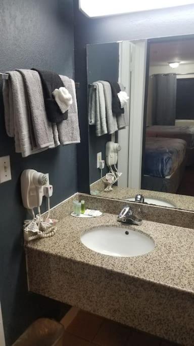 Hotel 2 Queen Beds Hotel Room 220 Booking Stillwater Exterior foto